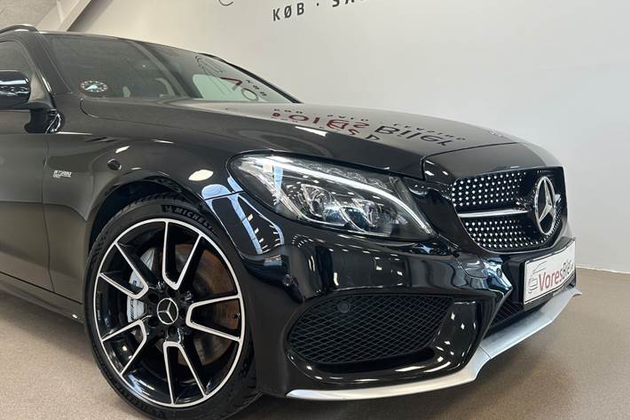 Sort Mercedes C43 fra 2016