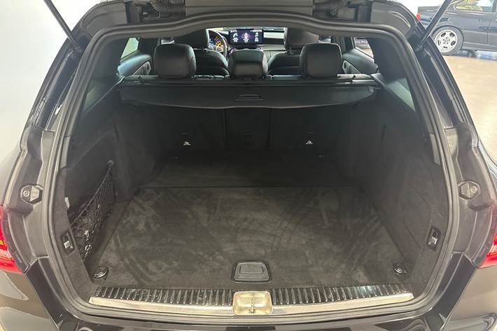 Sort Mercedes C43 fra 2016