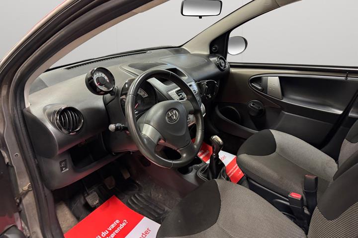 Sort Toyota Aygo fra 2012