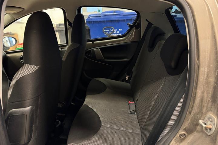Sort Toyota Aygo fra 2012