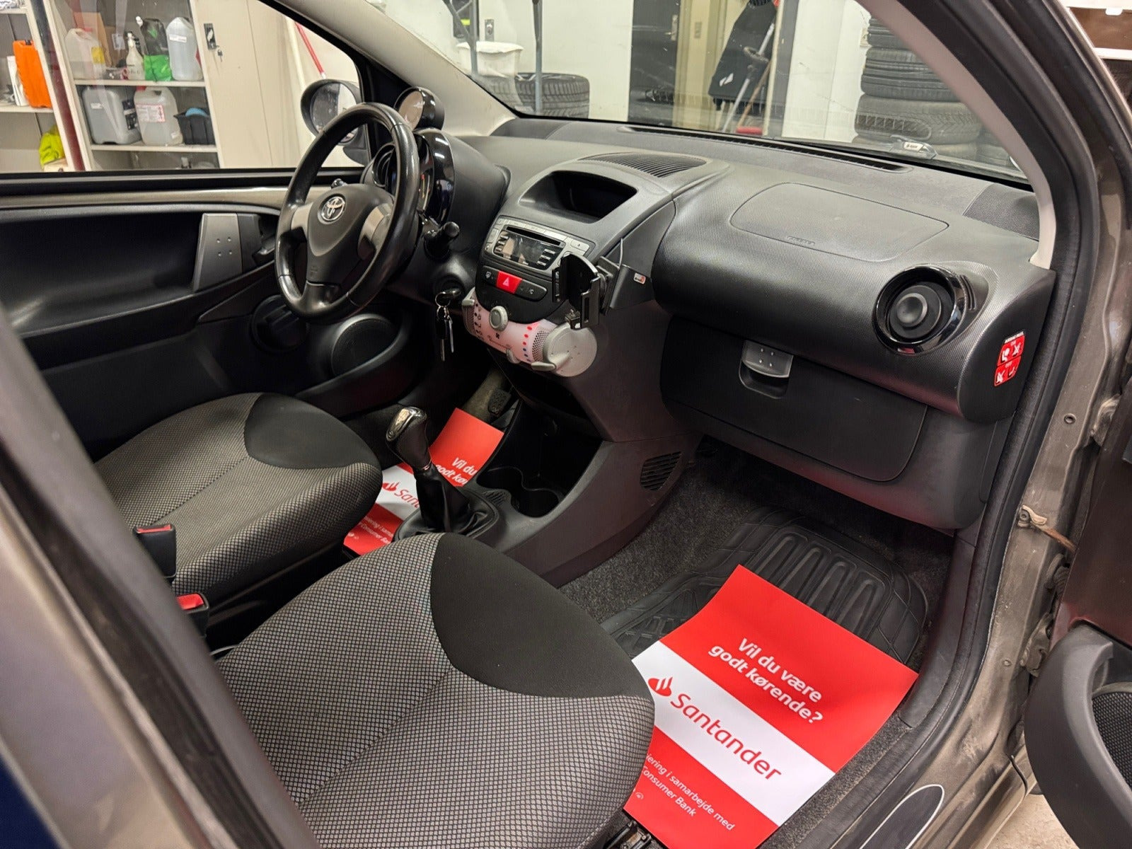 Sort Toyota Aygo fra 2012