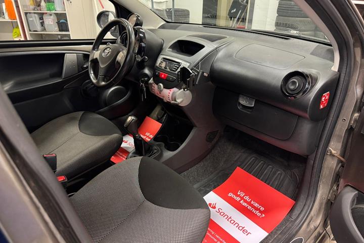 Sort Toyota Aygo fra 2012