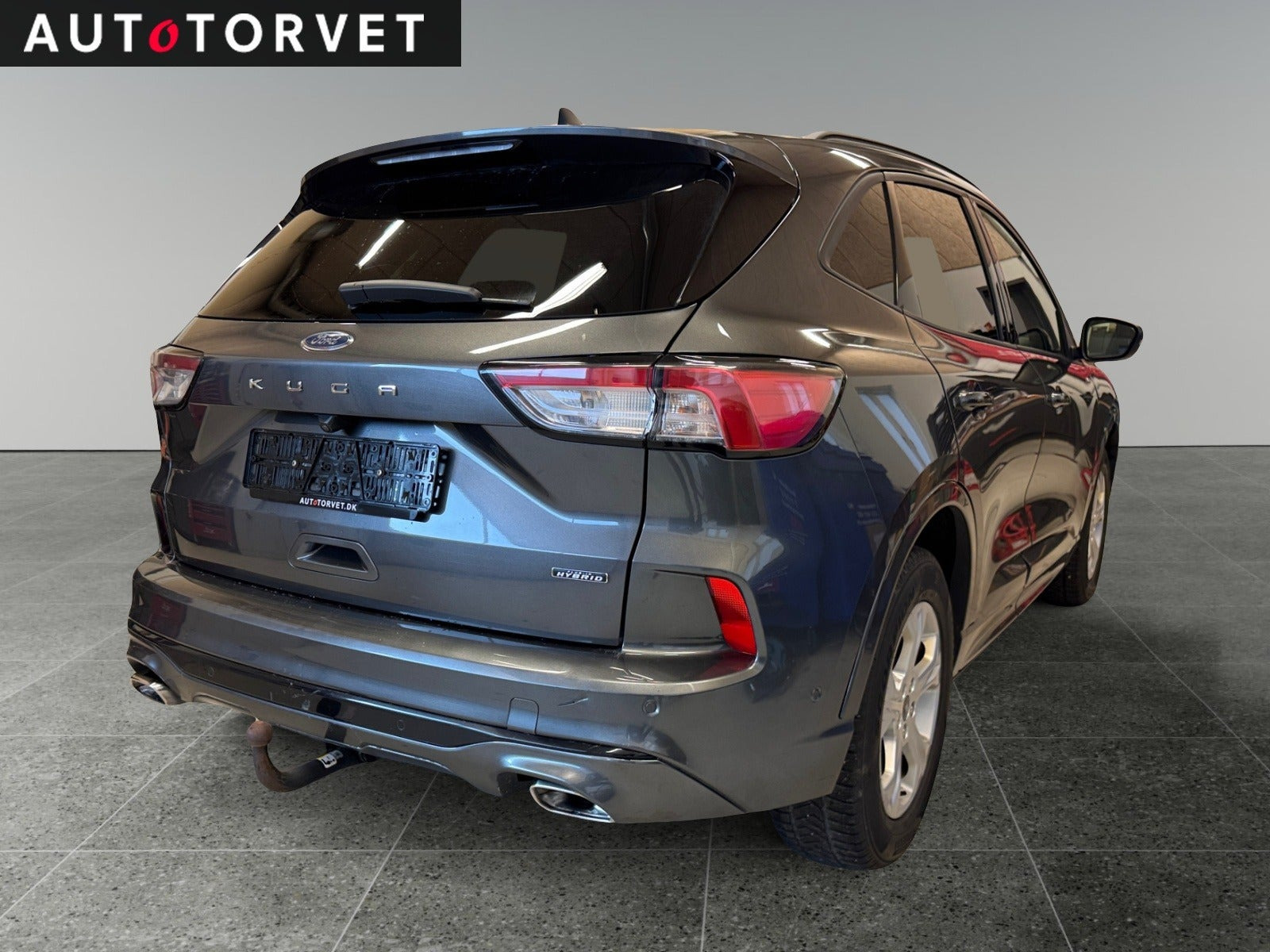 Grå Ford Kuga fra 2023