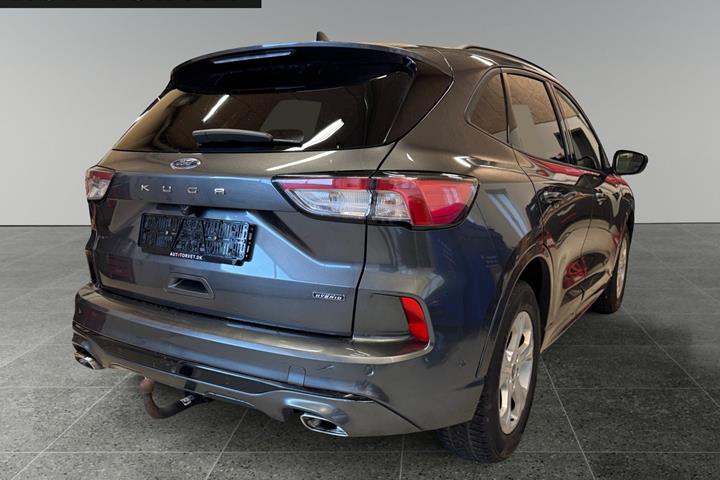 Grå Ford Kuga fra 2023