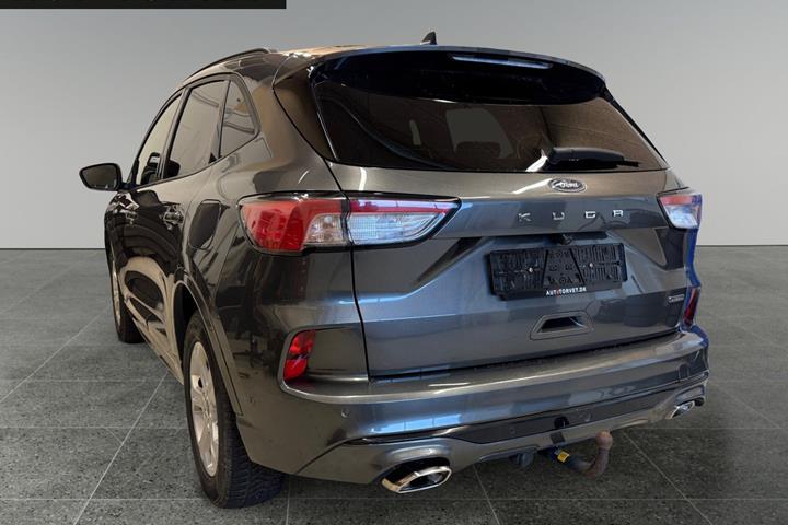 Grå Ford Kuga fra 2023