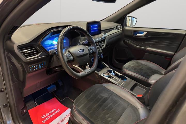 Grå Ford Kuga fra 2023