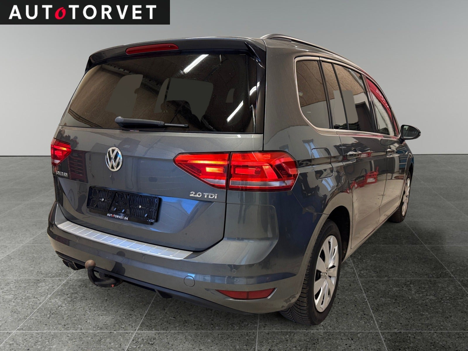 Sort VW Touran fra 2016