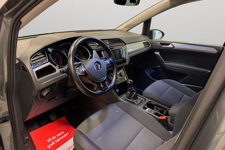 Sort VW Touran fra 2016