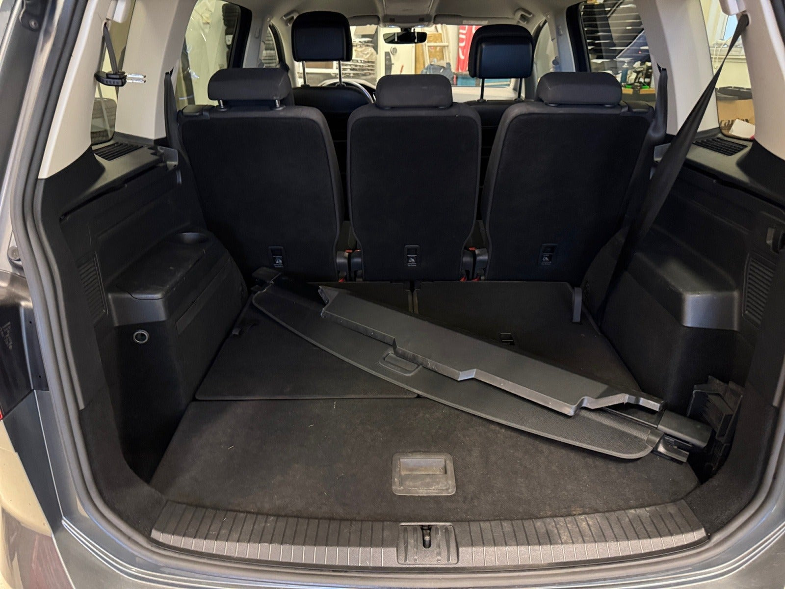 Sort VW Touran fra 2016