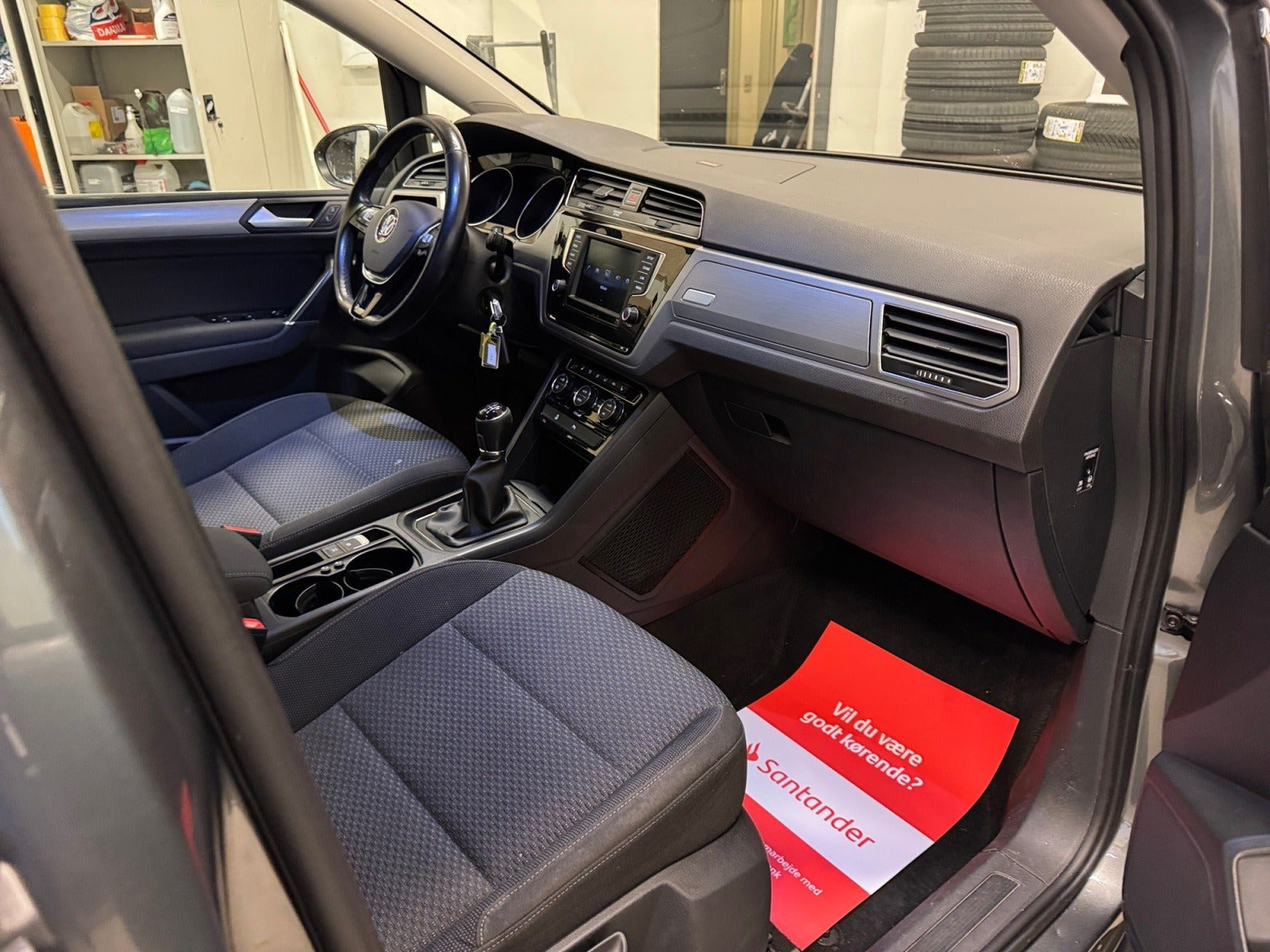 Sort VW Touran fra 2016