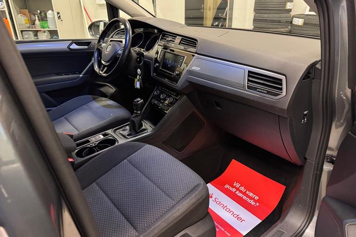 Sort VW Touran fra 2016