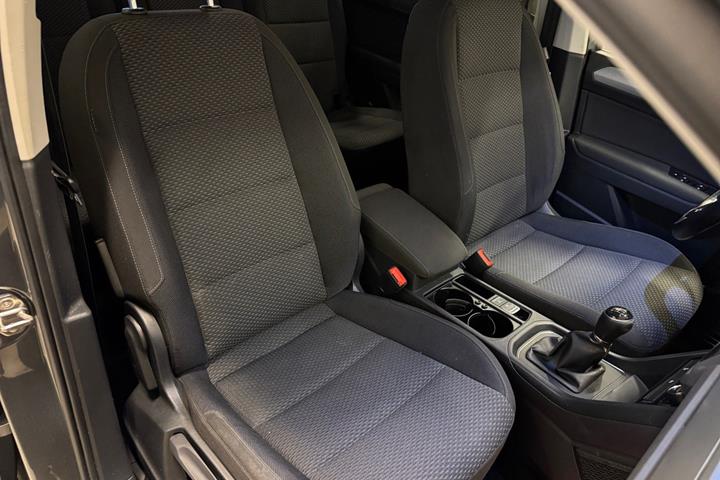 Sort VW Touran fra 2016