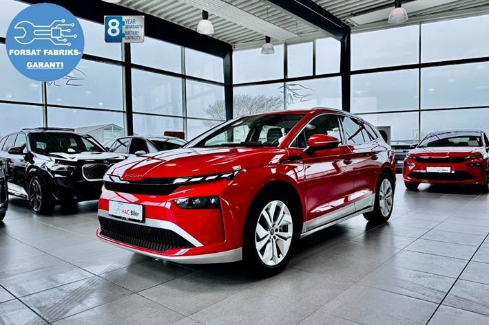 Rød Skoda Enyaq fra 2025 set udefra