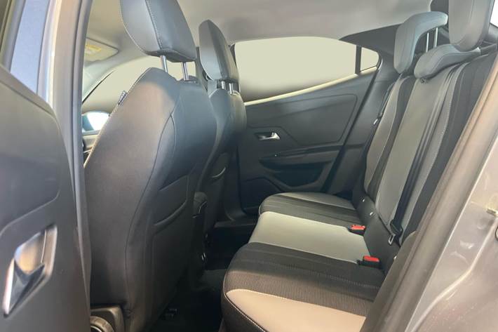 Sølv Opel Mokka-e fra 2024