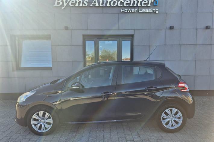 Blå Peugeot 208 fra 2014