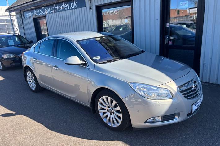 Sølv Opel Insignia fra 2010