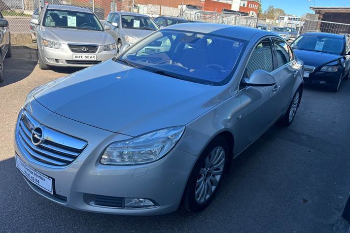 Sølv Opel Insignia fra 2010
