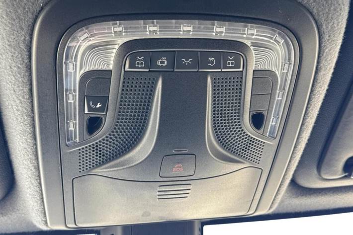 Beige Mercedes Sprinter 317 fra 2022