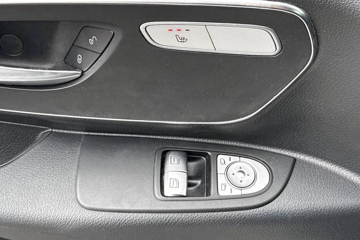 Hvid Mercedes Vito 114 fra 2022