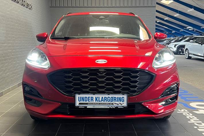 Rød Ford Kuga fra 2021