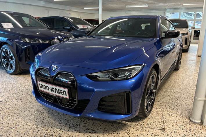 Blå BMW i4 fra 2024