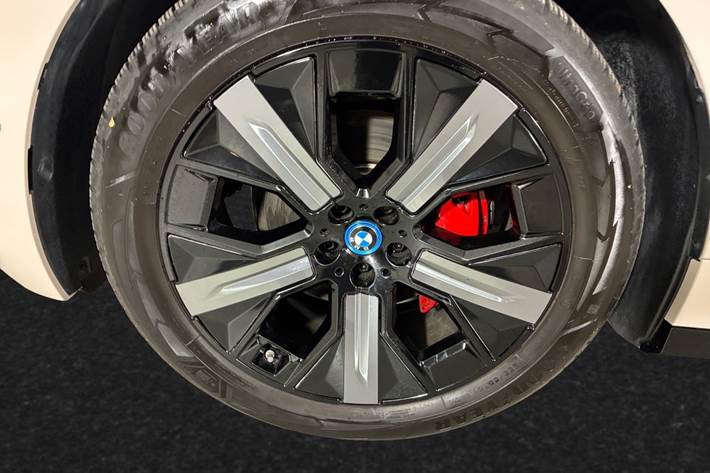 Beige BMW iX fra 2026