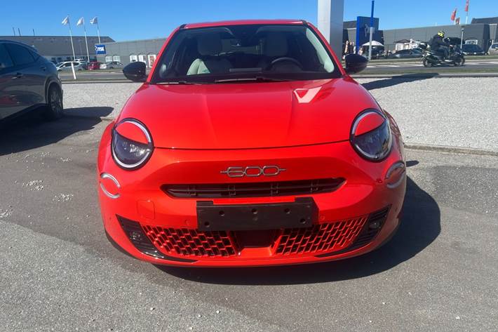 Orange Fiat 600e fra 2024