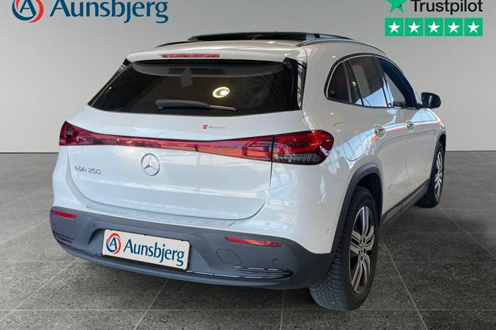 Hvid Mercedes EQA250 fra 2022