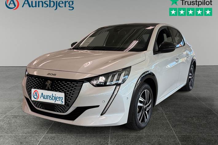 Hvid Peugeot e-208 fra 2022 set udefra