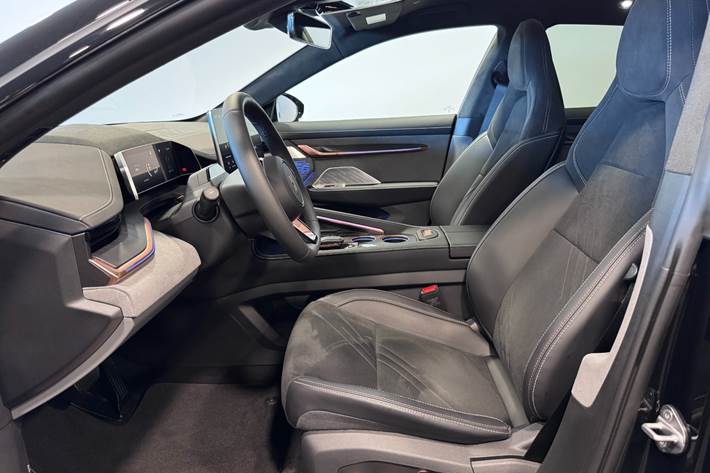 Sort Zeekr 001 fra 2025