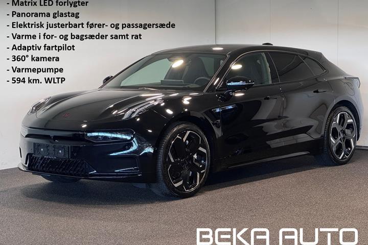 Sort Zeekr 001 fra 2025 set udefra
