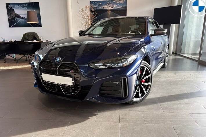 Blå BMW i4 fra 2023