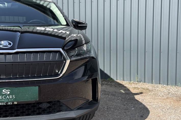 Sort Skoda Enyaq fra 2023