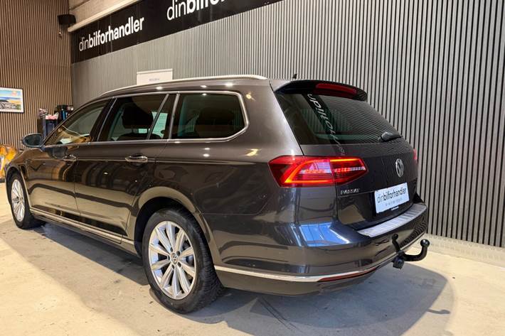 Grå VW Passat fra 2019
