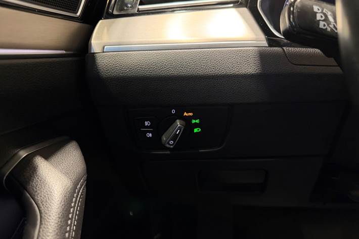 Grå VW Passat fra 2019