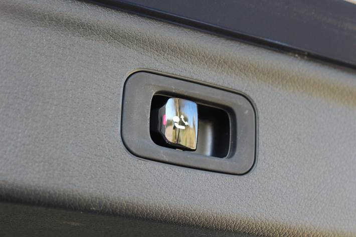 Blå Mercedes EQE350 SUV fra 2023