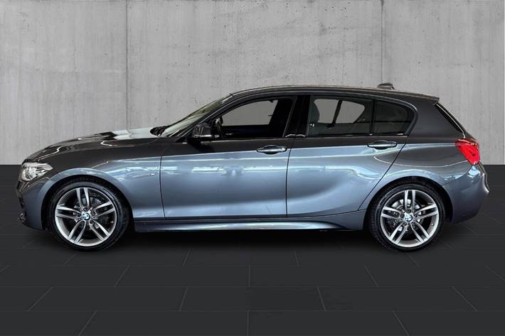 Grå BMW 118i fra 2019
