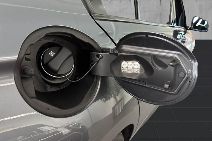 Grå BMW 118i fra 2019