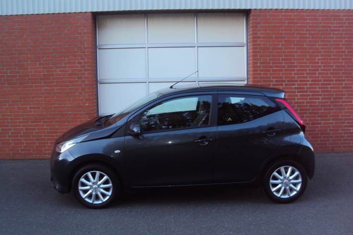 Grå Toyota Aygo fra 2019