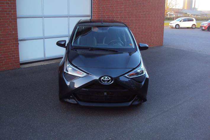 Grå Toyota Aygo fra 2019