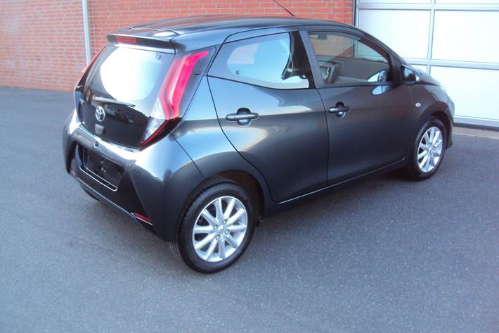 Grå Toyota Aygo fra 2019