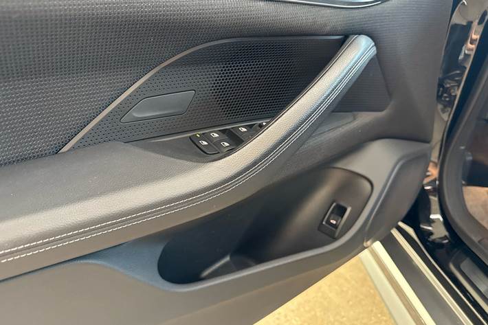 Sort BMW i4 fra 2024