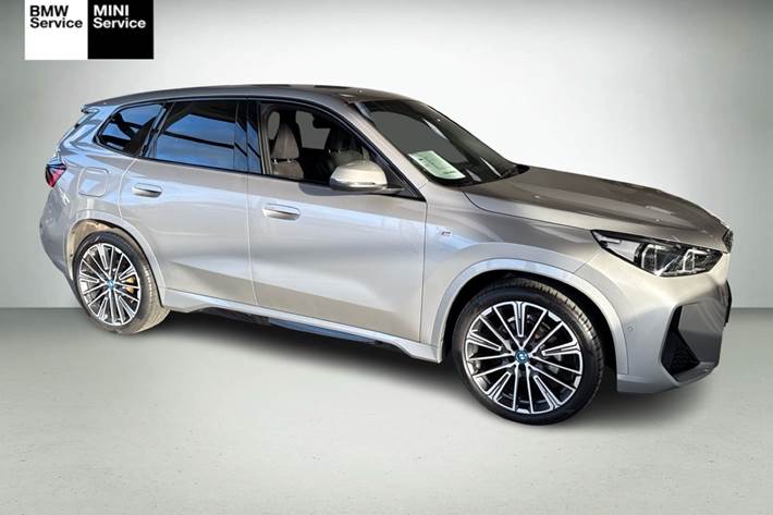 Grå BMW iX1 fra 2025
