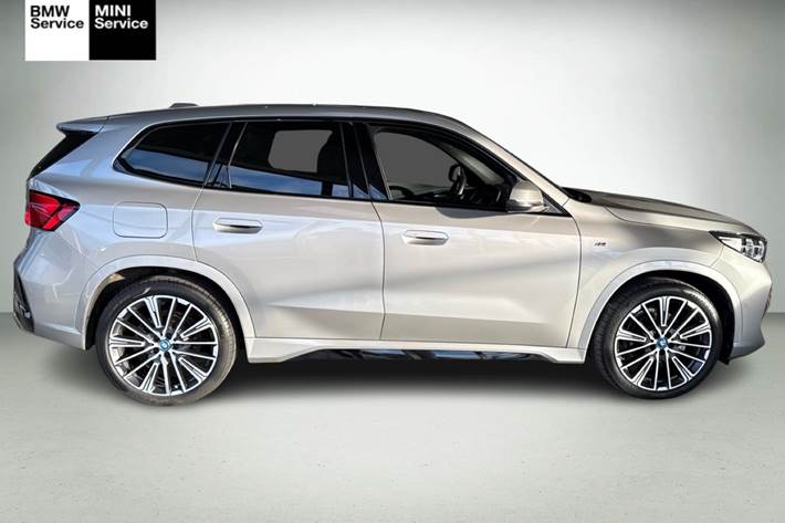 Grå BMW iX1 fra 2025