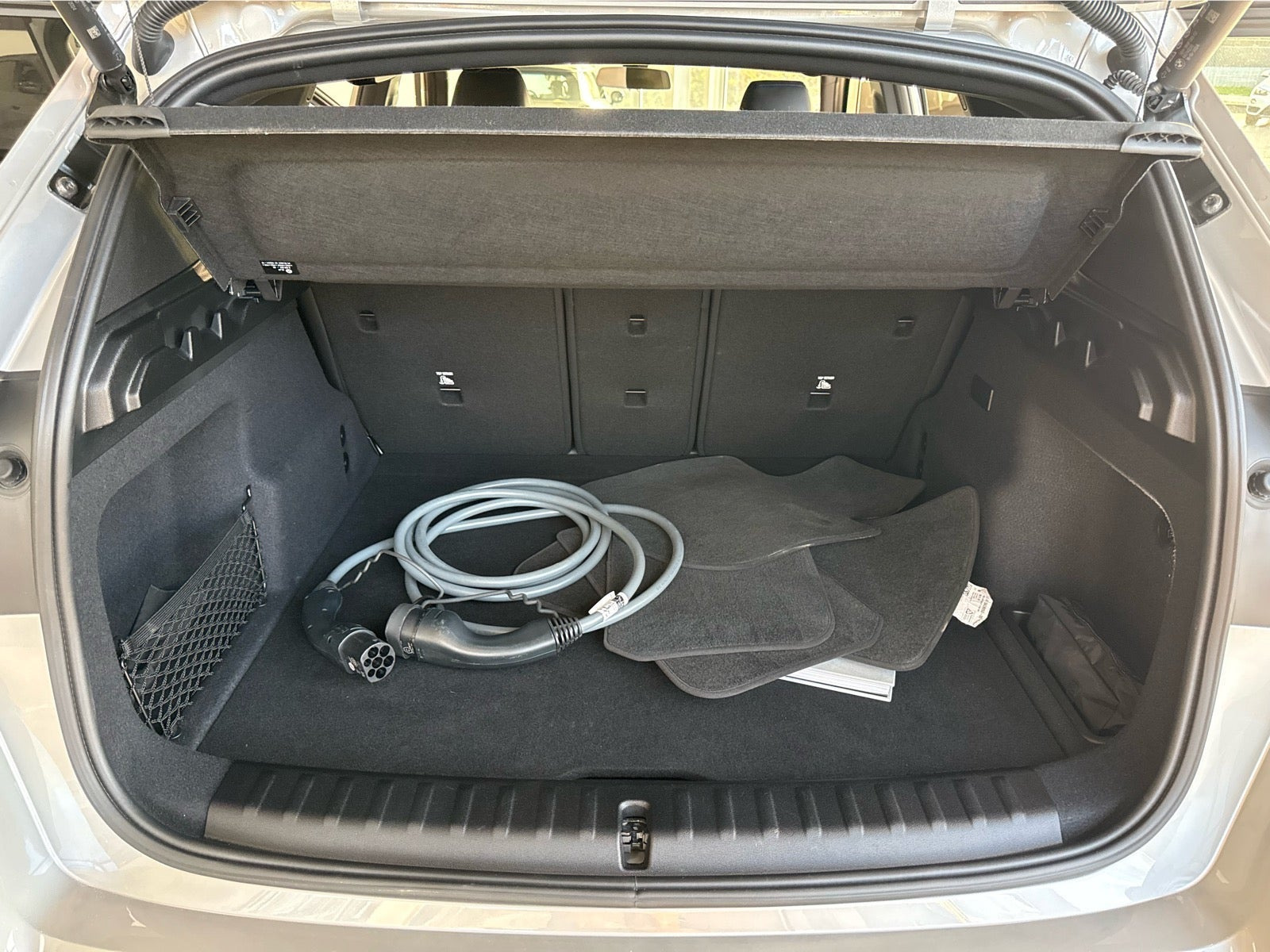 Grå BMW iX1 fra 2025