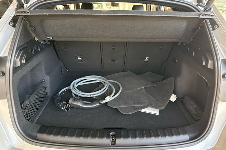 Grå BMW iX1 fra 2025