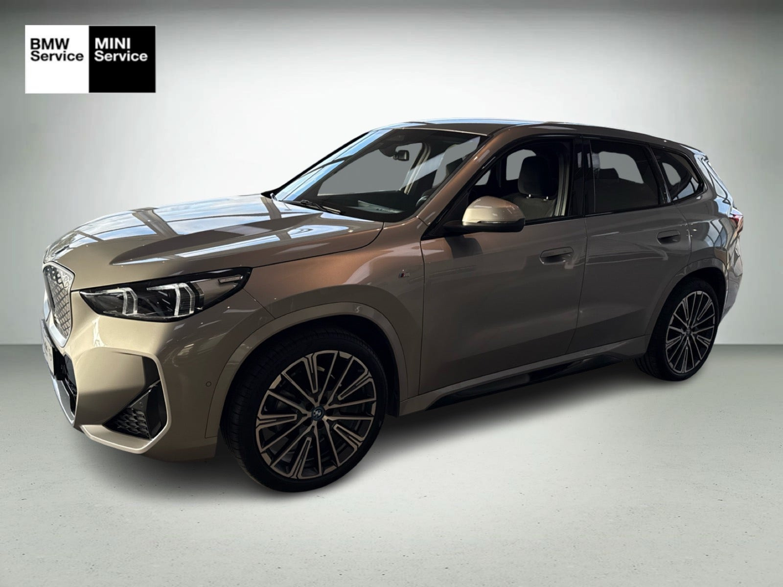 Grå BMW iX1 fra 2025