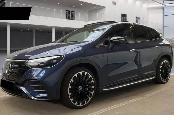 Blå Mercedes EQE500 SUV fra 2024