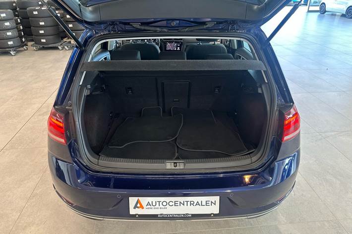 Blå VW e-Golf VII fra 2019