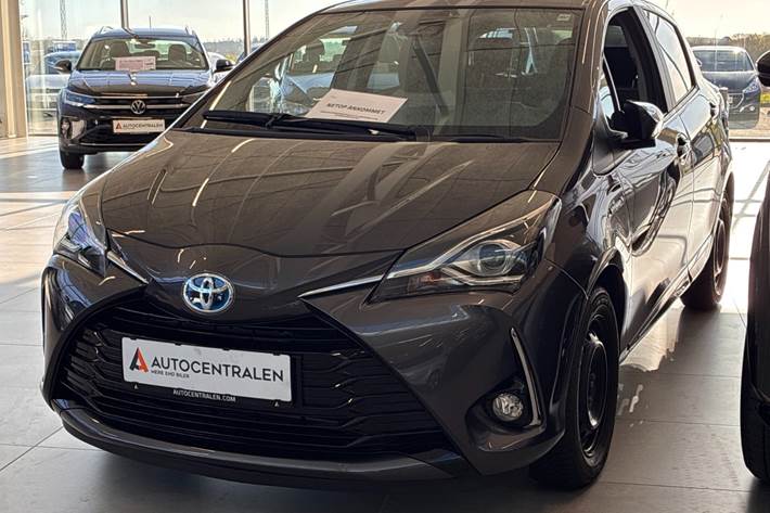 Grå Toyota Yaris fra 2019